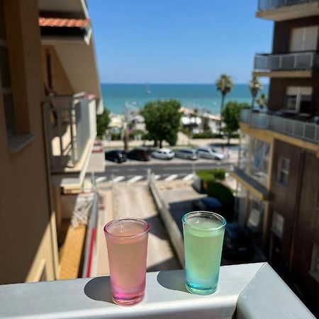 Bella Alba Apartment On The Beach Alba Adriatica Eksteriør bilde