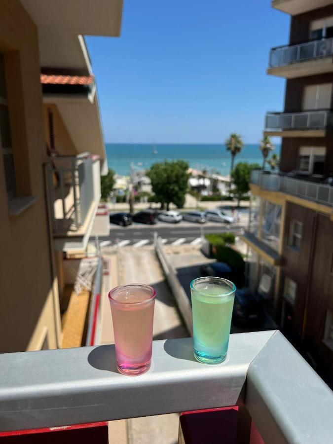 Bella Alba Apartment On The Beach Alba Adriatica Eksteriør bilde